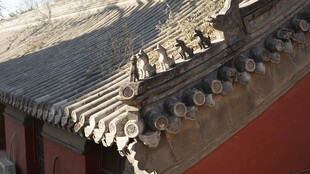 中式古建筑屋檐一角
