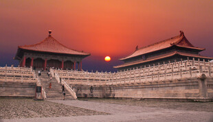 夕阳下的故宫古建筑