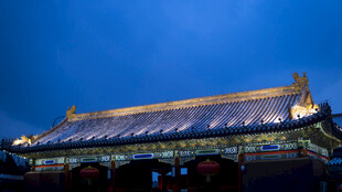 夜幕下的中式古建筑