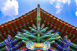 中式古建筑屋檐精美一角