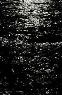 波光粼粼的水面