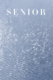 蓝色水面上的SENIOR字样