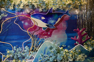 梦幻森林中的奇幻飞虫景象