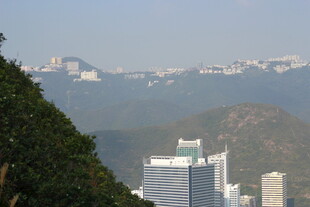 城市山峦景观俯瞰图