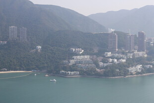 海滨城市山水相依景观