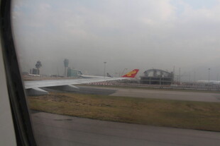 机场跑道上的飞机