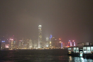 香港夜景璀璨的城市天际线