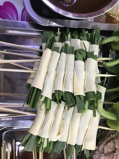 豆皮包韭菜烤串