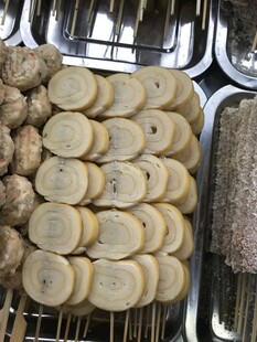多样美味烤串待品尝