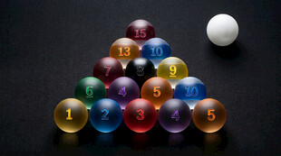 彩色玻璃弹珠堆叠造型