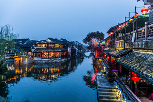 江南水乡夜景灯火璀璨