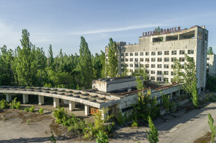 废弃医院的荒芜景象