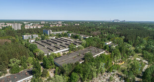 城市建筑与绿植鸟瞰景观