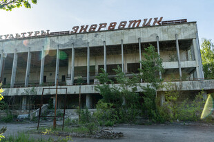 废弃建筑尽显沧桑