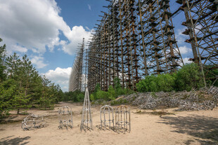 沙漠中的独特建筑景观