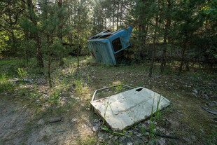 森林中的废弃物品