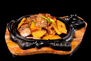 铁板土豆片炒肉