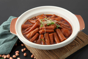 川菜砂锅红烧猪尾巴