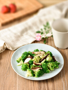 清炒蘑菇西兰花