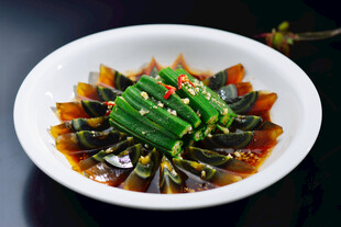 皮蛋拌秋葵