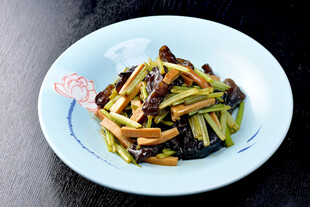 木耳芹菜炒香干