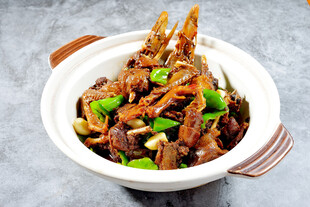 香辣美味鸡爪煲
