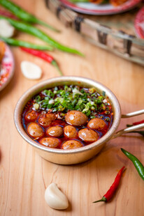 鹌鹑蛋麻辣小锅仔美味豆汤菜