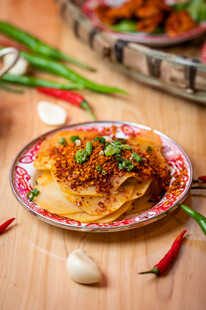 美味肉酱麻辣土豆片凉拌菜