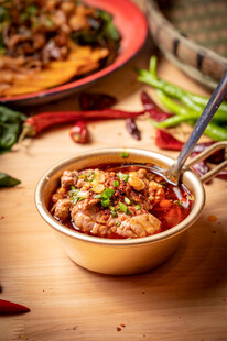 猪脑花 美味香辣鸡肉煲