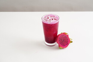 火龙果鲜榨果汁 清新诱人