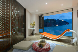 现代海景浴室休闲躺椅场景