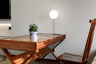 简约书房桌椅绿植台灯场景