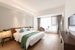 现代简约风格温馨卧室