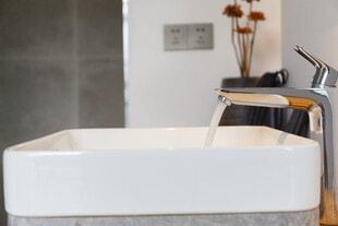 现代简约风格独立式浴缸