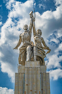 苏联工人与集体农庄女庄员雕像