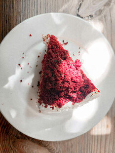 美味树莓蛋糕切片