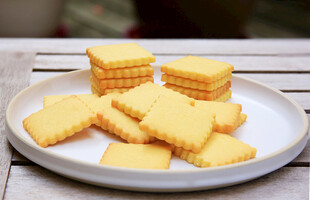 美味酥脆的多层夹心饼干