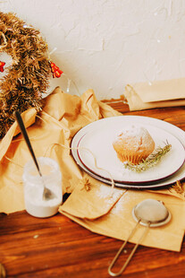 复古风餐桌美食摆盘