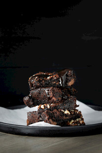 美味巧克力布朗尼堆叠