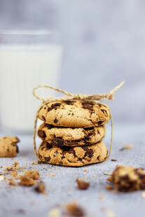 堆叠的美味巧克力曲奇饼干