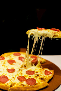 拉丝美味意大利香肠披萨