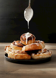 甜蜜糖霜浇淋美味甜甜圈