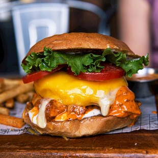 美味鸡肉芝士汉堡