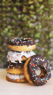 美味多彩堆叠甜甜圈