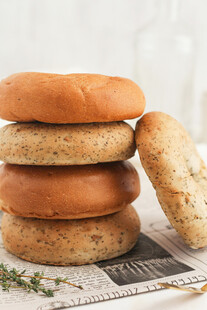 堆叠的美味特色面包圈