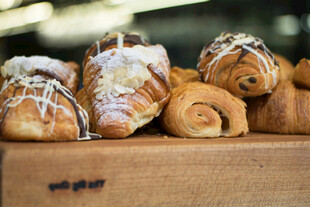 美味多样的烘焙面包展示