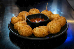 美味炸物配蘸料