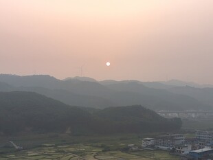 日暮山间美景