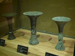 古代青铜酒器展示