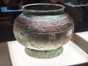 古代青铜罐